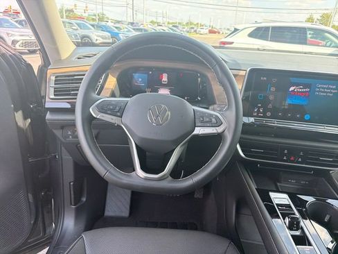 Used 2024 Volkswagen Atlas SE AWD/4WD image 25