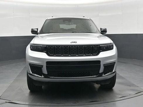 Used 2023 Jeep Grand Cherokee L Summit AWD/4WD image 9