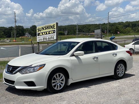 Used 2017 Nissan Altima 2.5 S w/ Power Driver Seat Package FWD image 2