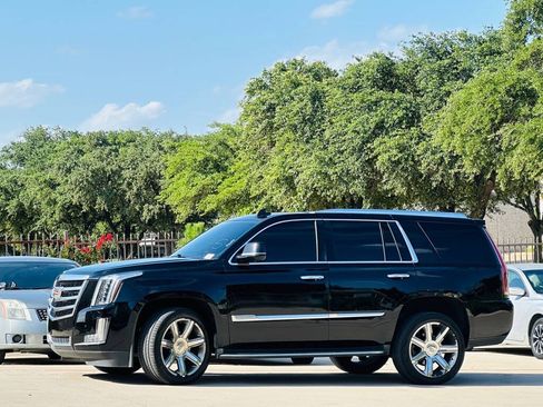Used 2018 Cadillac Escalade 4WD image 4