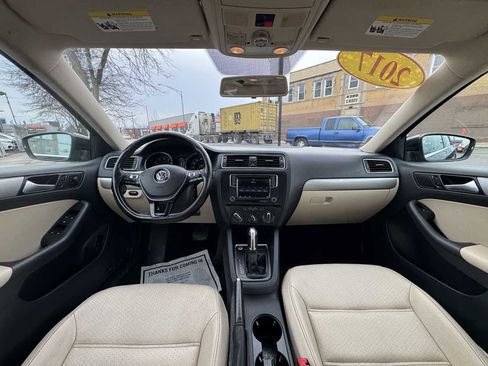 Used 2017 Volkswagen Jetta SE image 13