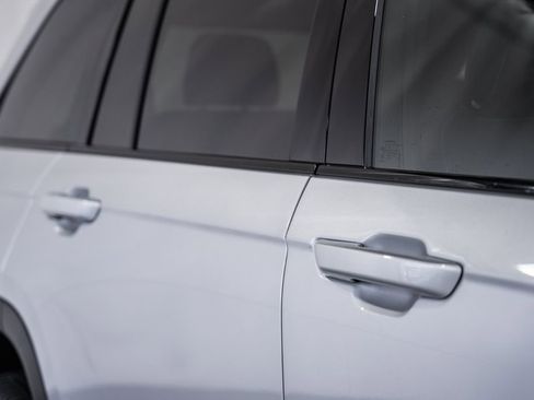 New 2025 Jeep Grand Cherokee Altitude image 14