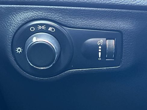 Used 2021 Jeep Compass Sport image 32