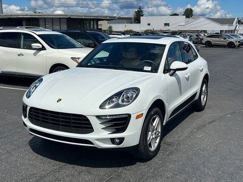 Used 2018 Porsche Macan AWD/4WD image 3