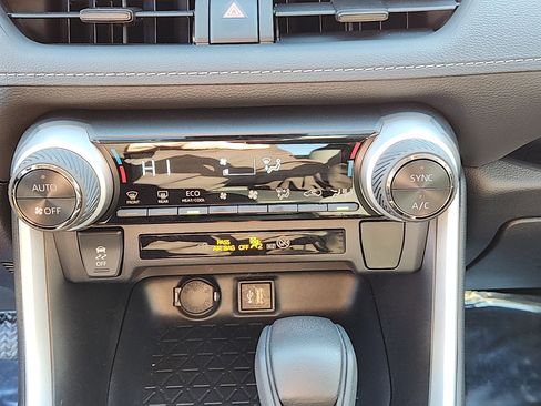 Certified 2025 Toyota RAV4 LE image 17