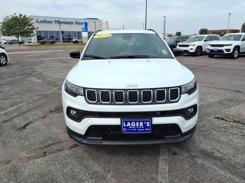 Used 2024 Jeep Compass Latitude image 17