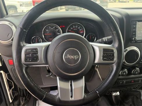 Used 2016 Jeep Wrangler Unlimited Rubicon AWD/4WD image 16