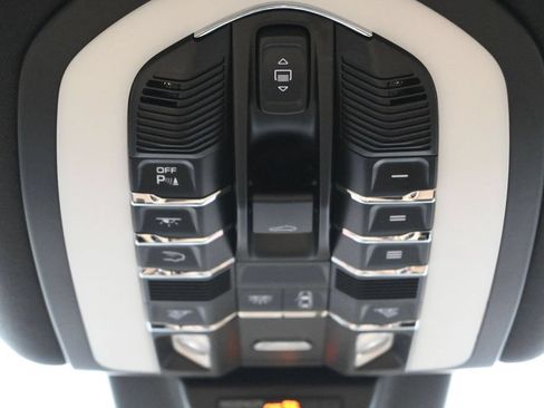 Certified 2024 Porsche Macan AWD/4WD image 25