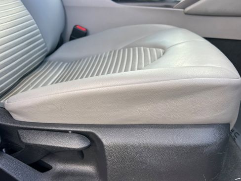 Used 2022 Toyota Camry SE image 23