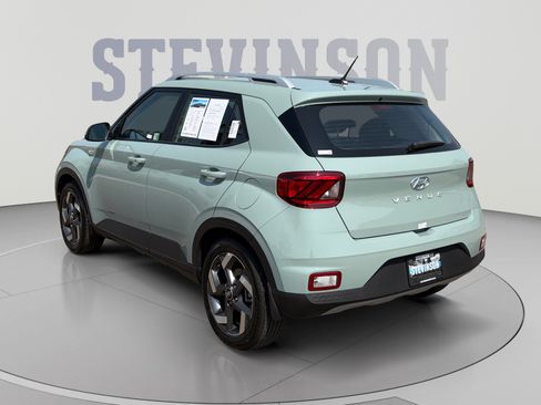 Used 2025 Hyundai Venue SEL FWD image 3