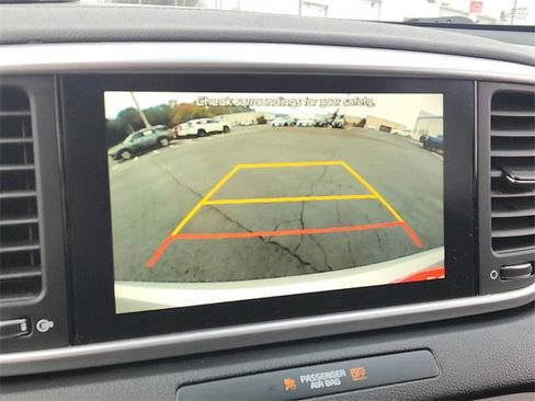 Used 2022 Kia Sportage LX image 18