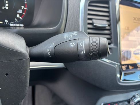 Used 2017 Volvo XC90 T6 Momentum w/ Vision Package image 18