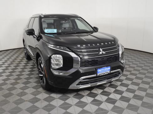 Used 2024 Mitsubishi Outlander SEL image 3