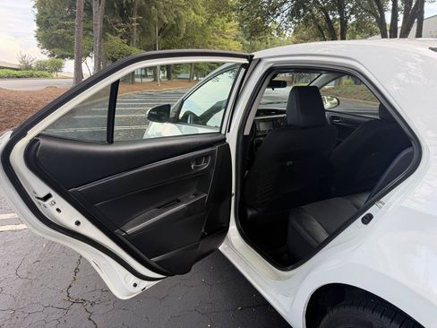Used 2019 Toyota Corolla SE FWD image 12