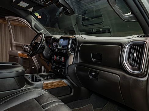 Used 2022 Chevrolet Silverado 2500 High Country w/ Technology Package image 19