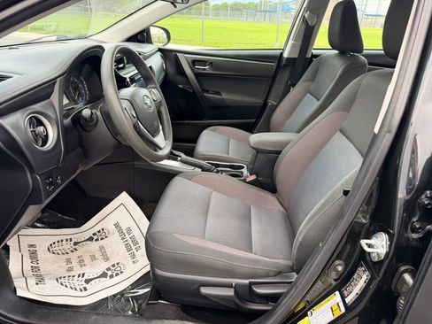 Used 2018 Toyota Corolla LE FWD image 21