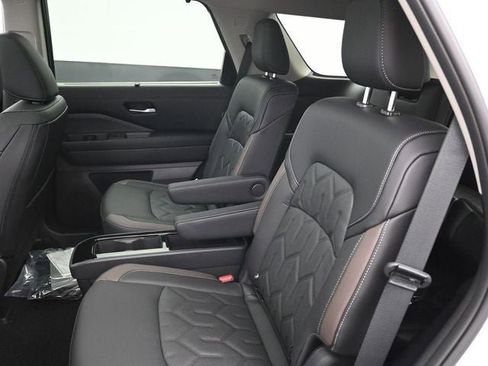 New 2026 Nissan Pathfinder Platinum image 27