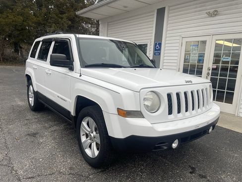 Used 2011 Jeep Patriot Latitude image 2