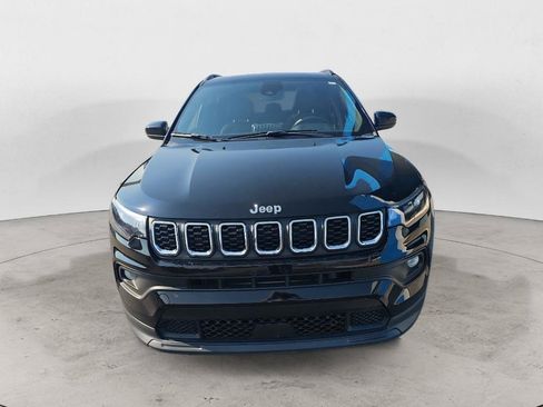 Used 2025 Jeep Compass Latitude w/ Sun & Sound Group AWD/4WD image 8