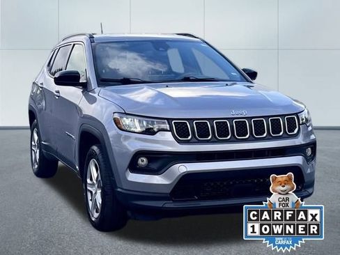 Used 2024 Jeep Compass Latitude image 3