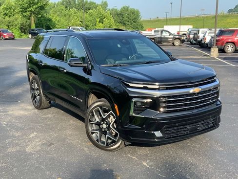Used 2026 Chevrolet Traverse High Country w/ LPO, Floor Liner Package AWD/4WD image 2