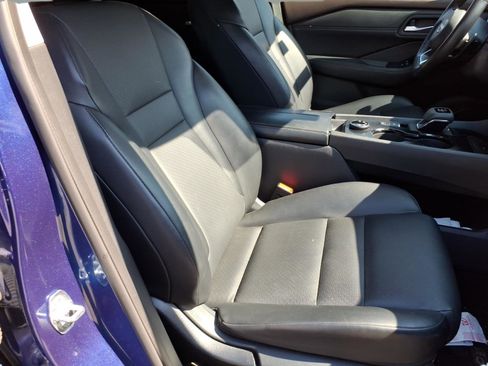 Used 2023 Nissan Rogue SV w/ SV Premium B Package image 7