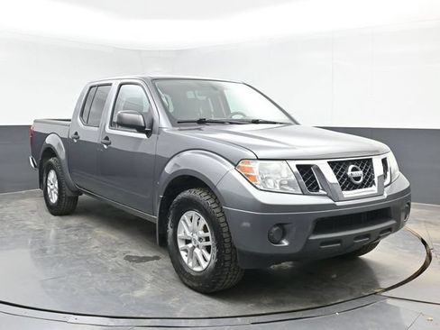 Used 2019 Nissan Frontier SV RWD image 2