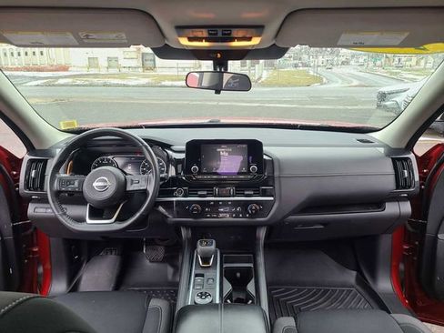 Used 2022 Nissan Pathfinder SV w/ SV Premium Package image 11