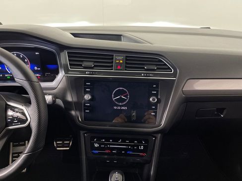 Used 2022 Volkswagen Tiguan SE R-Line image 15