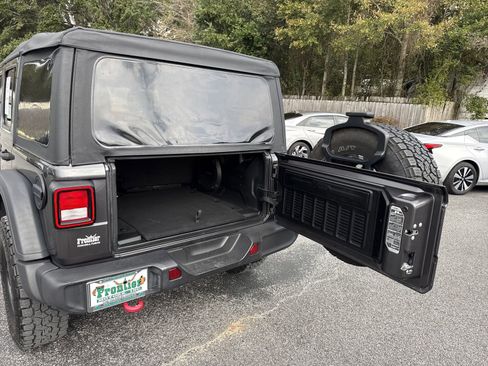 Used 2021 Jeep Wrangler Unlimited Rubicon AWD/4WD image 31