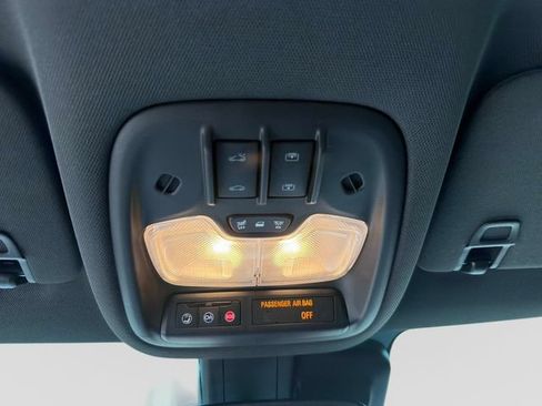 Used 2022 Chevrolet TrailBlazer RS w/ Sun and Liftgate Package FWD image 32