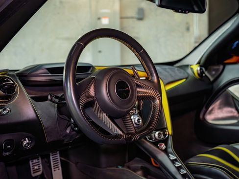 Used 2018 McLaren 720S Performance image 15