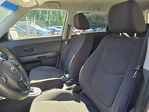 Used 2013 Kia Soul FWD image 12