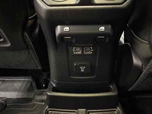 Used 2019 Jeep Wrangler Unlimited Rubicon w/ Cold Weather Group AWD/4WD image 27