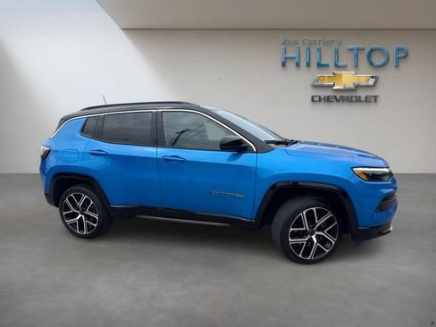 Used 2025 Jeep Compass Limited w/ Elite Group AWD/4WD image 3