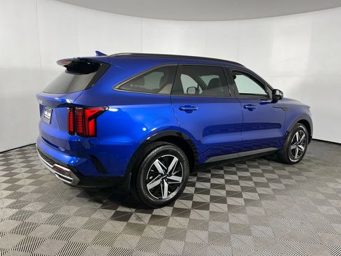 Used 2023 Kia Sorento EX w/ Panoramic Sunroof Package image 3