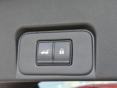 Used 2025 Nissan Rogue SV AWD/4WD image 10