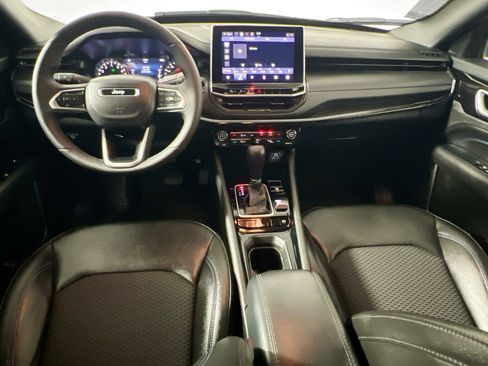 Used 2025 Jeep Compass Latitude w/ Convenience Group AWD/4WD image 30