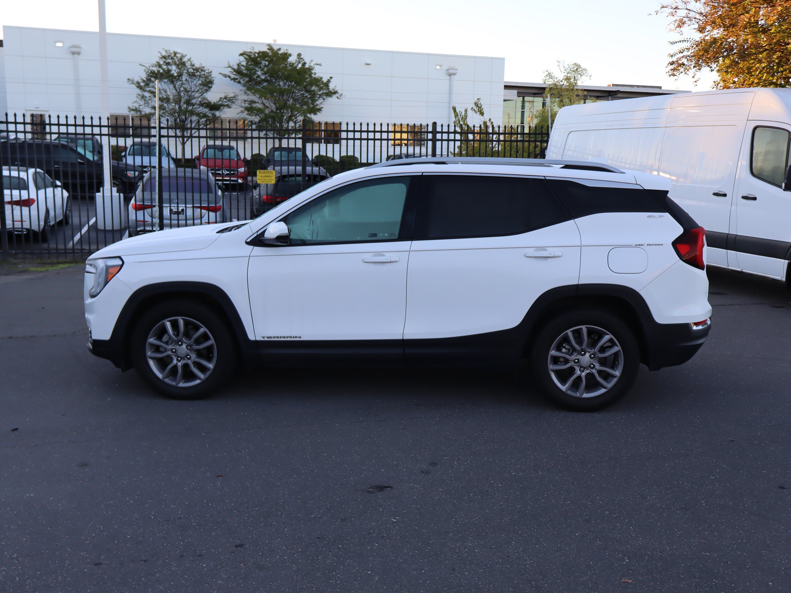 Used 2024 GMC Terrain SLT FWD image 7