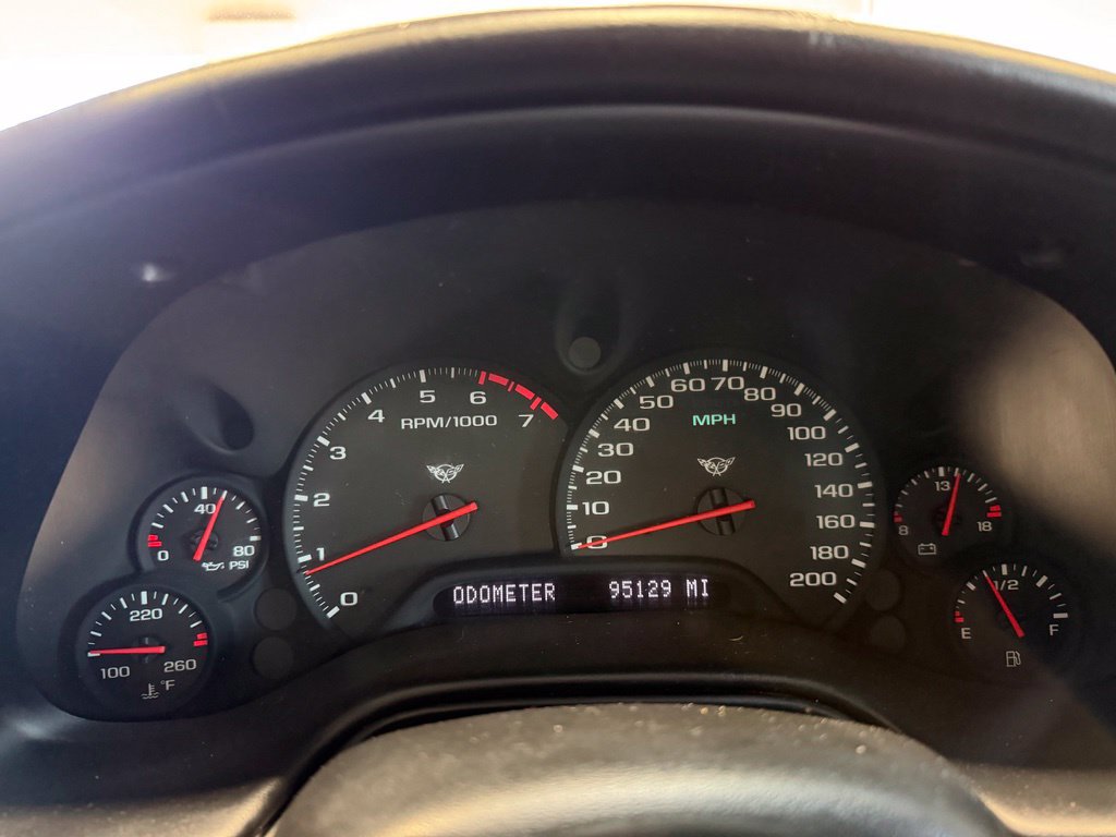 Used 2002 Chevrolet Corvette Coupe RWD image 8