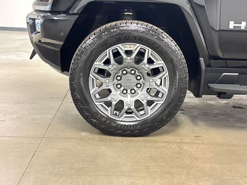 New 2026 GMC Hummer EV 4x4 Crew Cab image 8