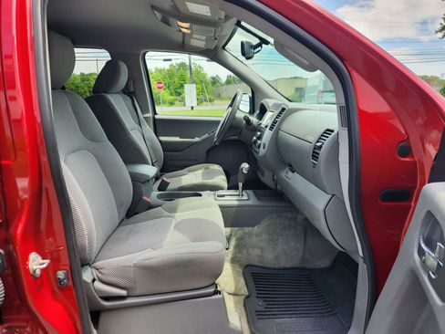 Used 2018 Nissan Frontier SV w/ Value Truck Package AWD/4WD image 39