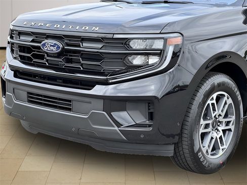 New 2025 Ford Expedition Active image 37