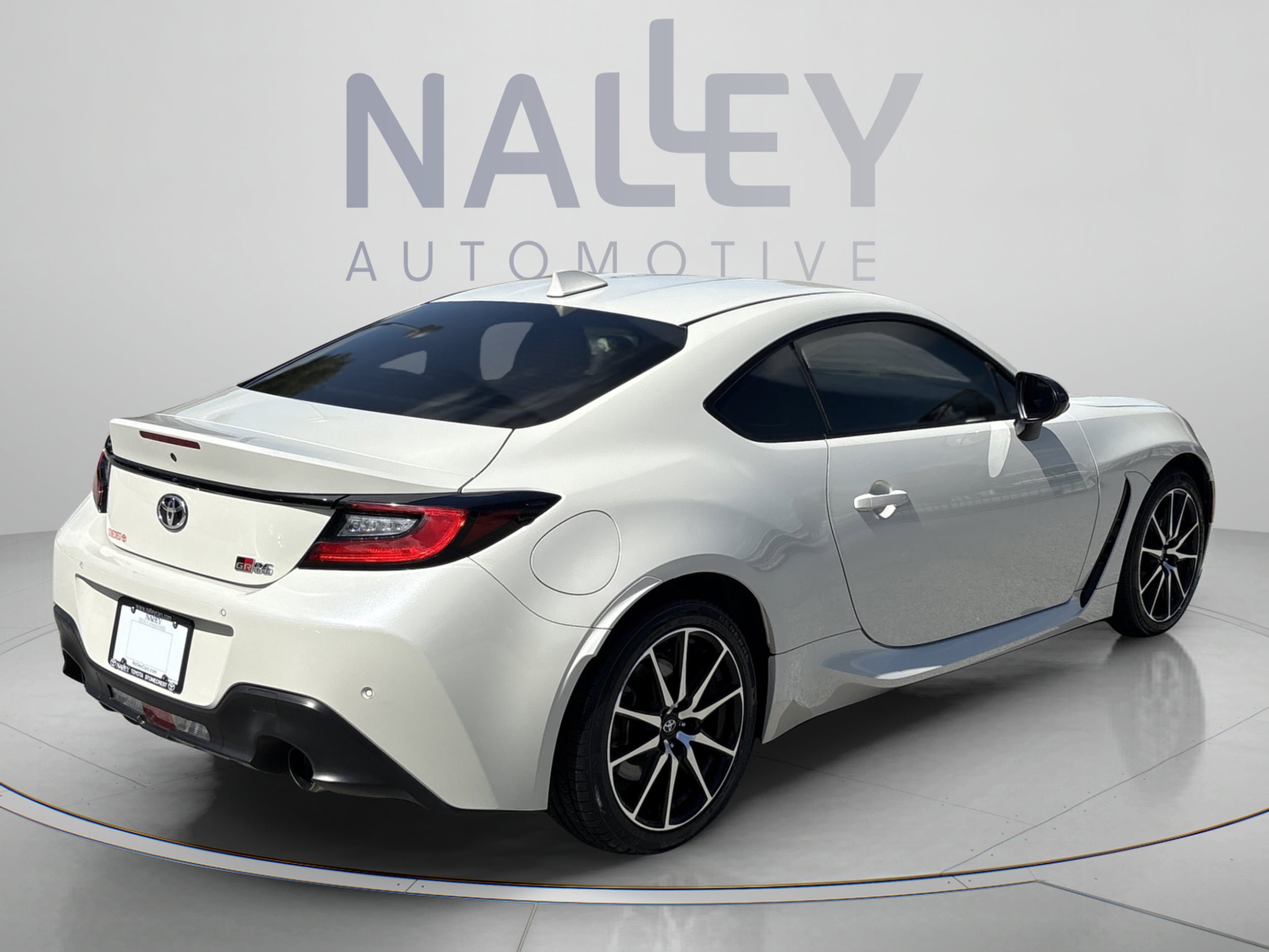 Used 2022 Toyota GR86 RWD image 5