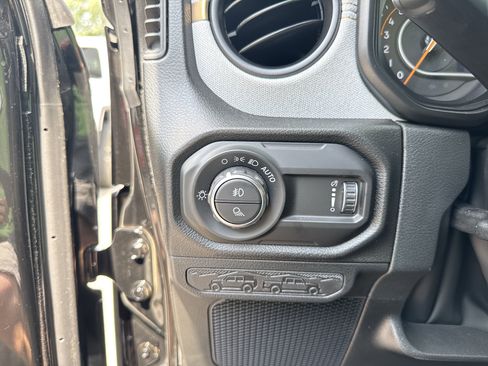 New 2025 Jeep Gladiator Willys image 18