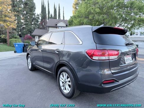 Used 2018 Kia Sorento LX image 6