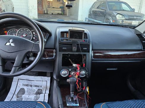 Used 2009 Mitsubishi Galant ES image 9