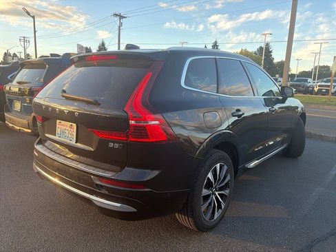 Used 2023 Volvo XC60 B5 Plus AWD/4WD image 3