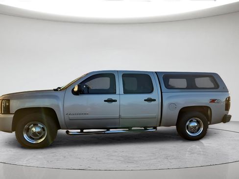 Used 2007 Chevrolet Silverado 1500 LT w/ 1LT Convenience Package AWD/4WD image 13