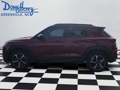 Used 2022 Chevrolet TrailBlazer RS w/ Technology Package FWD image 2